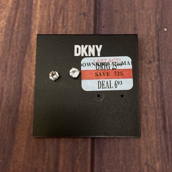 DKNY CUBIC ZIRCONIA SILVER STUD EARRINGS XN04 - Picture 1 of 3